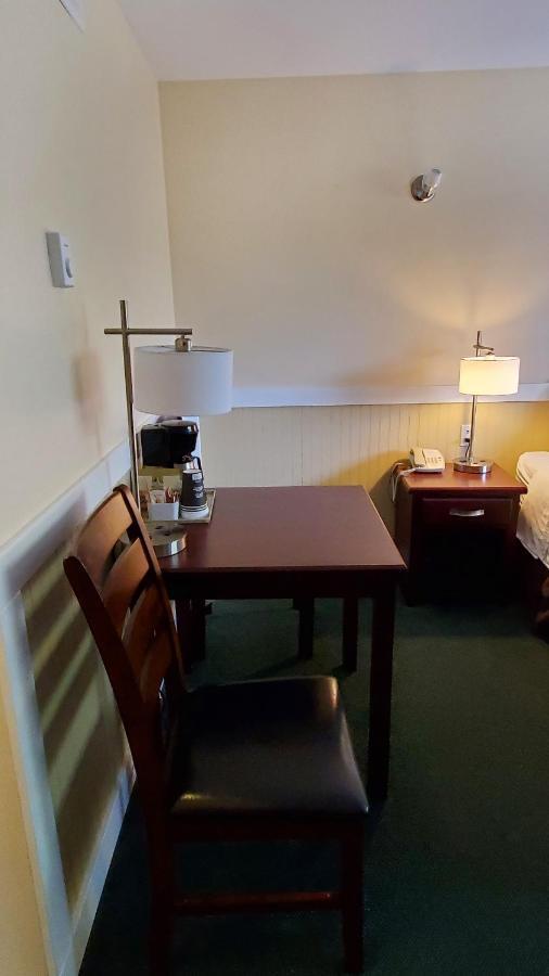 קורטנאי Comox Valley Inn & Suites מראה חיצוני תמונה