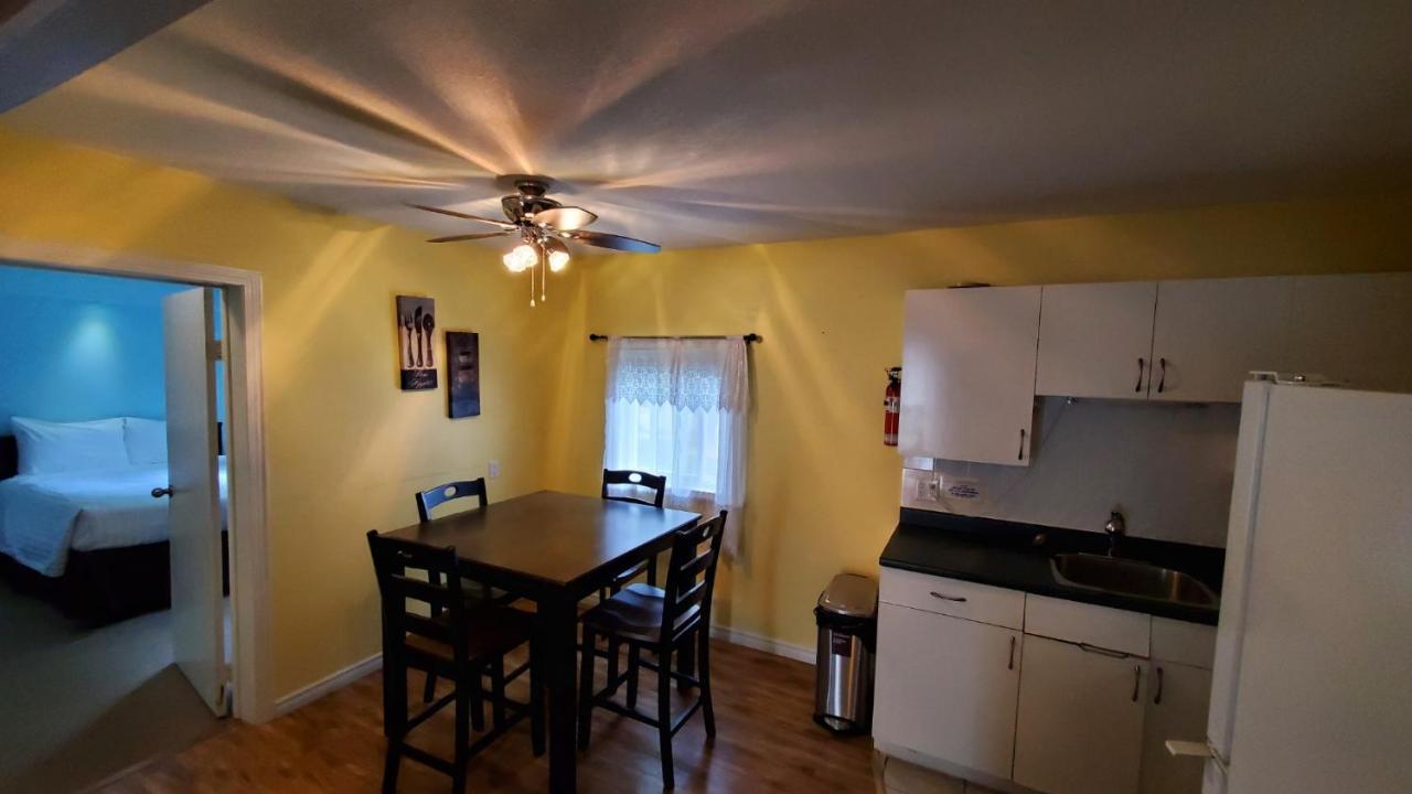 קורטנאי Comox Valley Inn & Suites מראה חיצוני תמונה