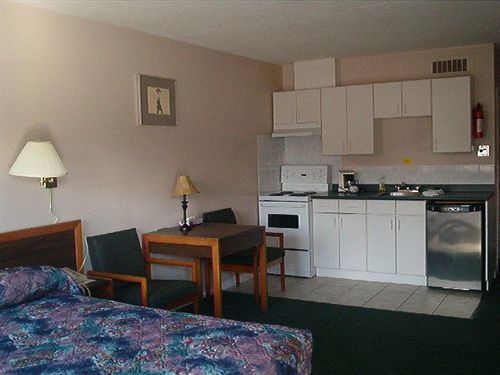 קורטנאי Comox Valley Inn & Suites מראה חיצוני תמונה